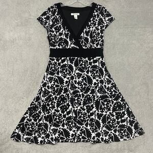 White House Black Market Dress Womens M Floral V Neck Knee Length Stretch A Line